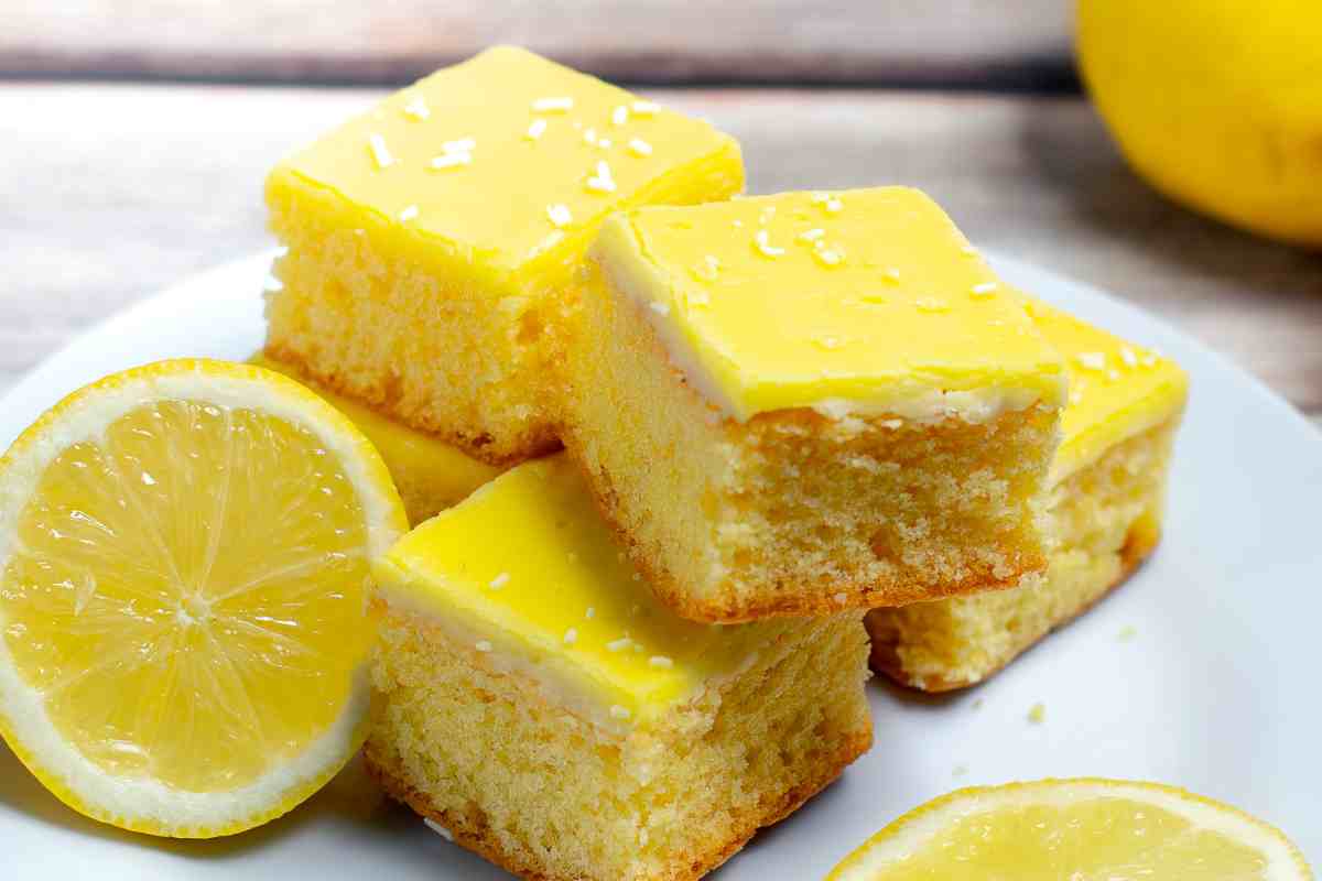 piatto con tortine al limone