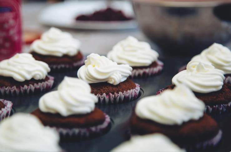 Tortini al cioccolato con panna montata