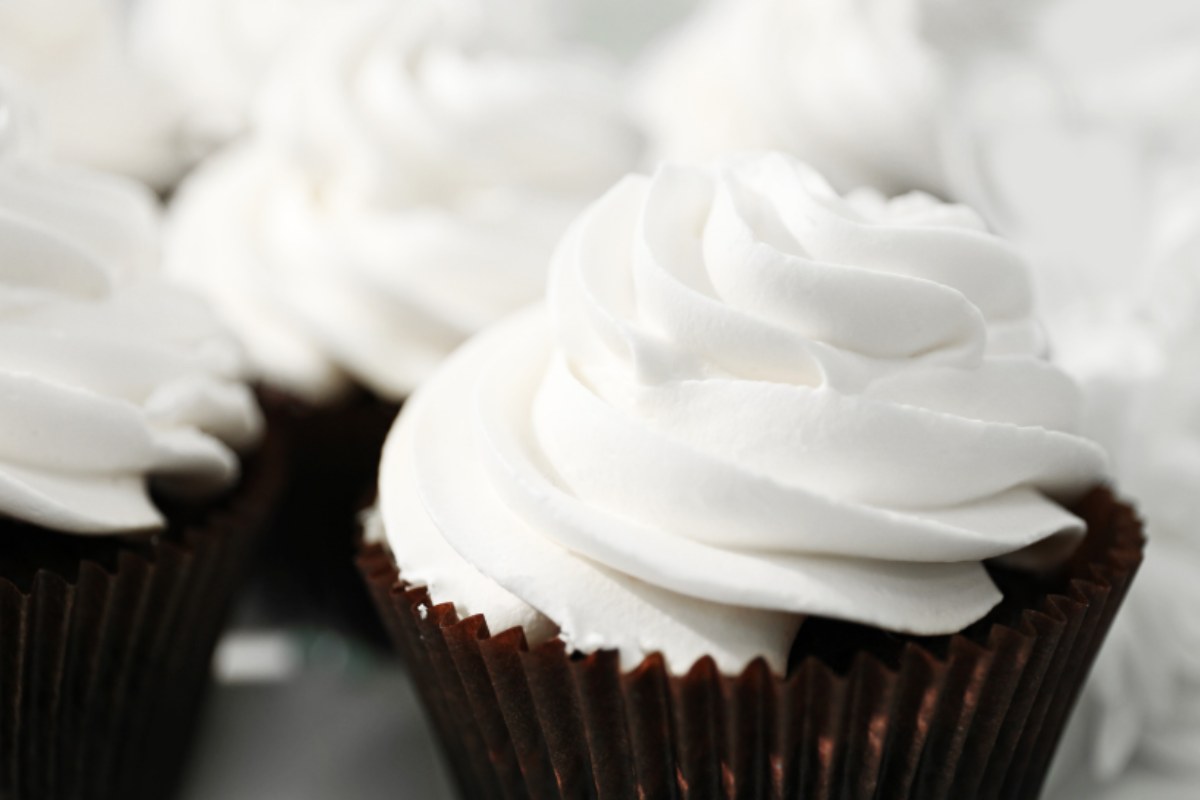 Cupcake al cioccolato con panna montata