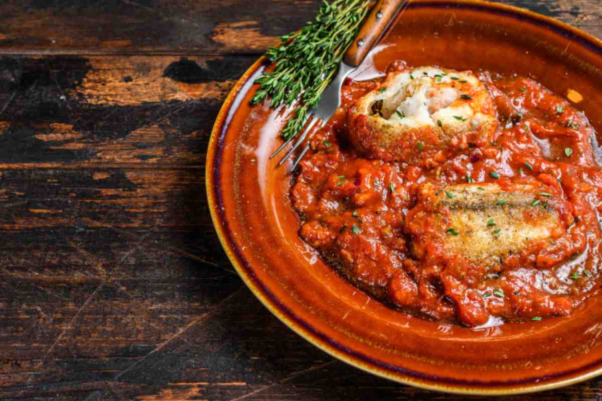 Pesce al sugo di pomodoro