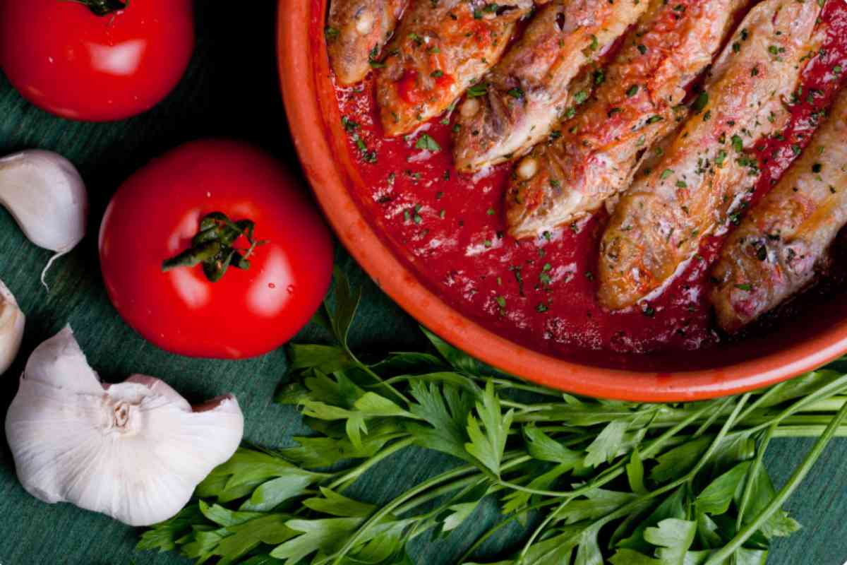 Triglie al sugo con prezzemolo aglio e pomodorini