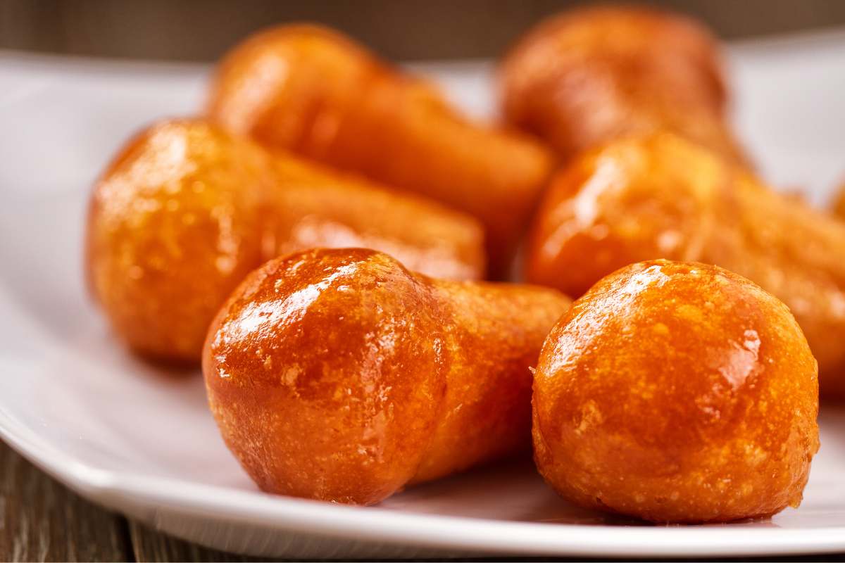 babà su piatto
