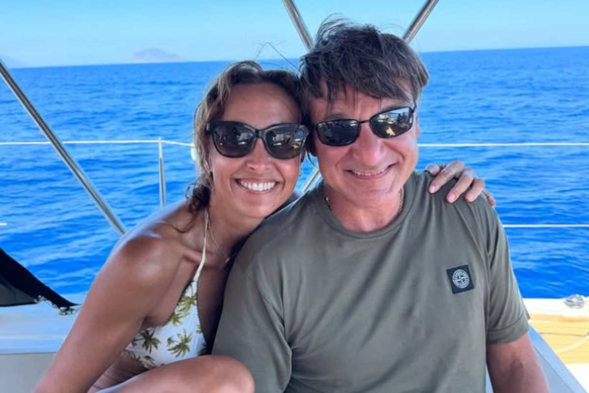 benedetta parodi e il marito abbracciati che sorridono