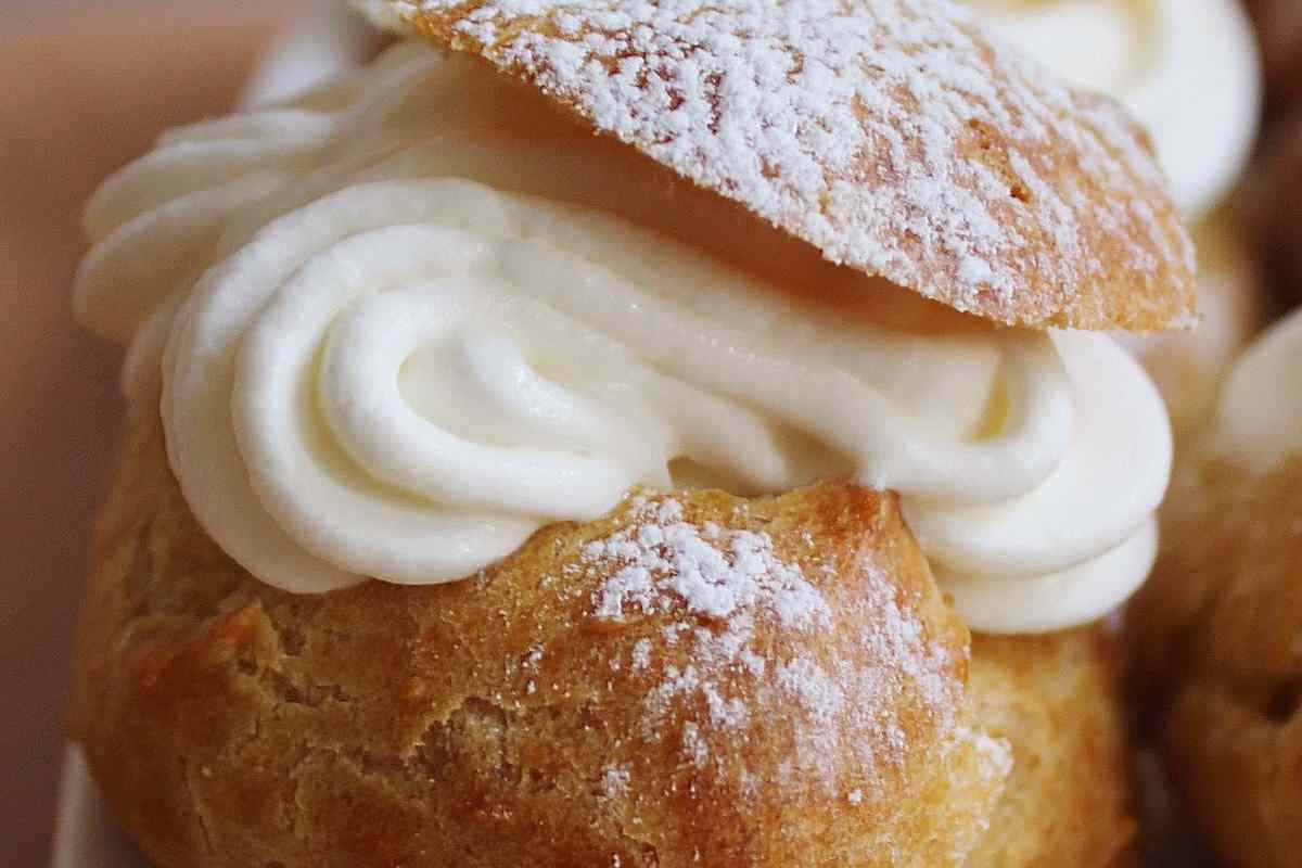 bignè dolci alla crema