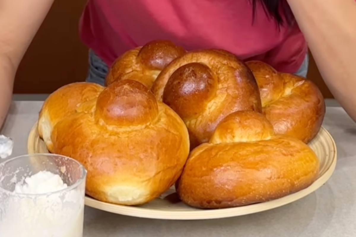 La creator appassionata di lievitati ha pubblicato la ricetta delle brioche col tuppo: preparale e farai un figurone
