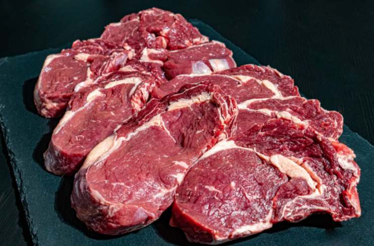 bistecche di carne cruda
