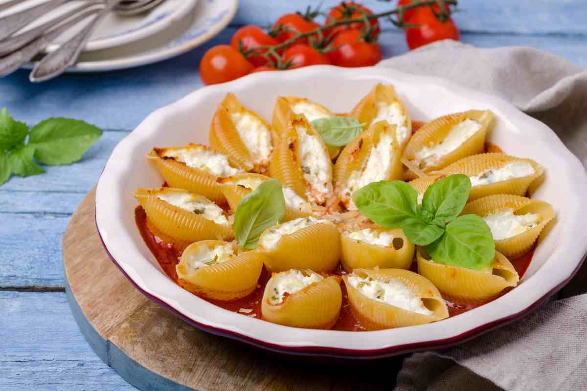conchiglioni ripieni al sugo