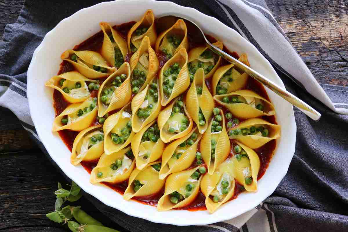 conchiglioni ripieni con ragù besciamella e piselli