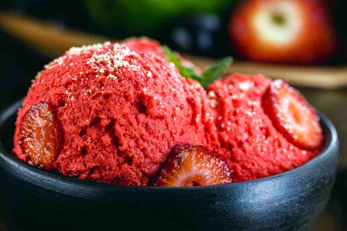 gelato rosso con fragole