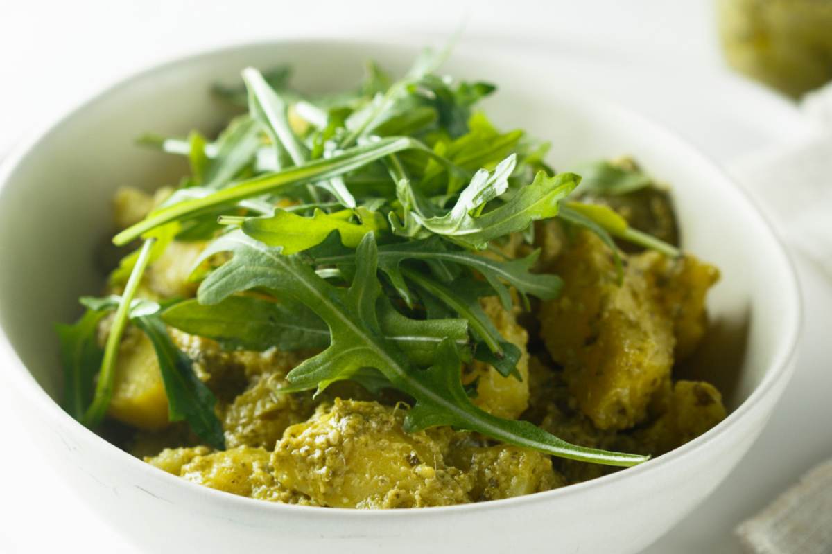 piatto con patate all'insalata
