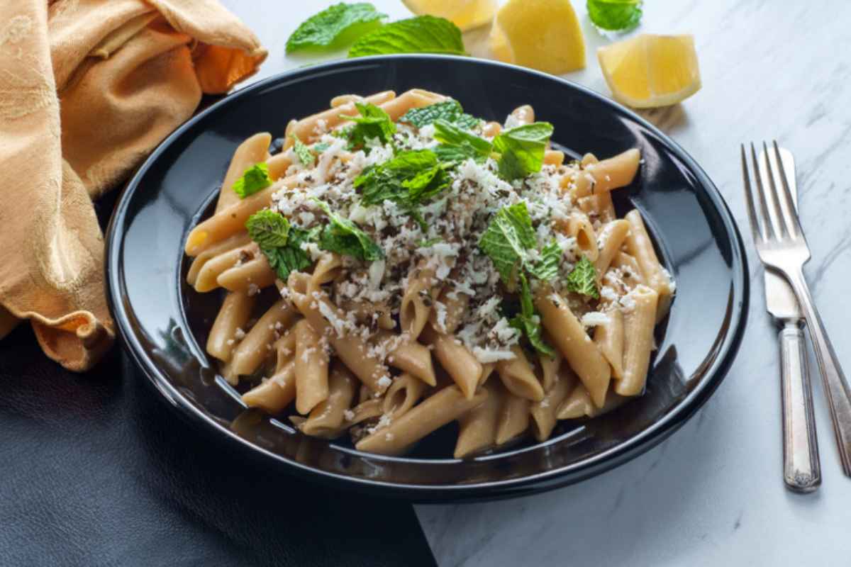 piatto di pasta alla menta