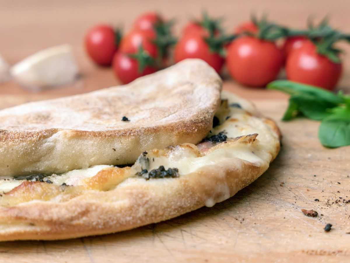 pizza chiusa a metà