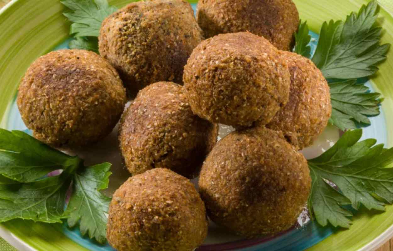 polpette dorate in un piatto
