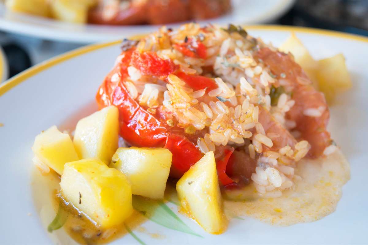 pomodori ripieni con riso e patate