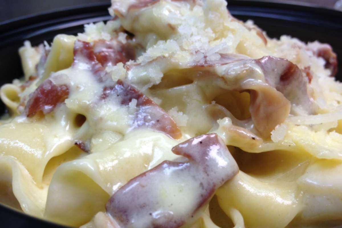 pasta cremosa con patate e speck