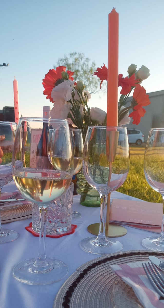 Picnic sul prato durante l'evento organizzato da Radici