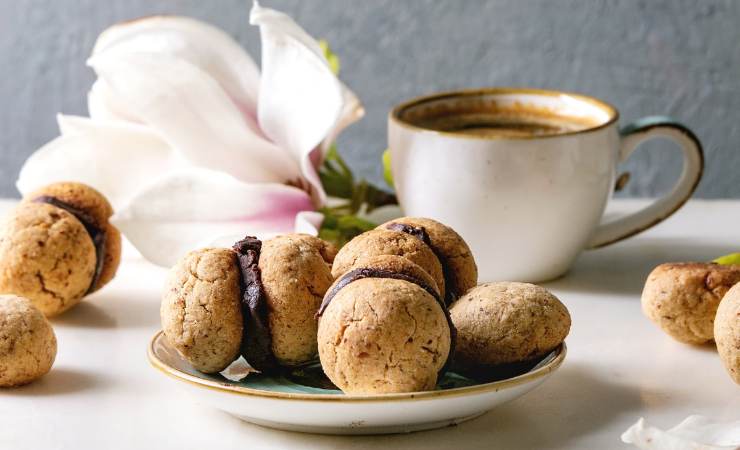 baci di dama e caffè