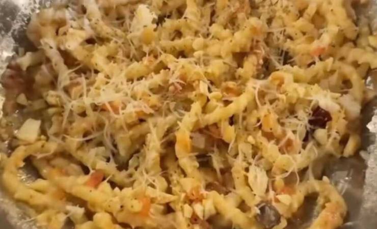 busiate pomodoro acciughe capperi e mandorle