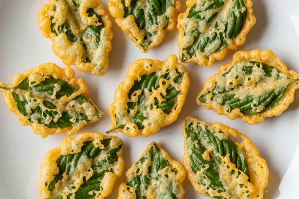 chips di basilico sparse in un piatto