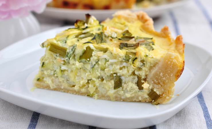 fetta di crostata di zucchine