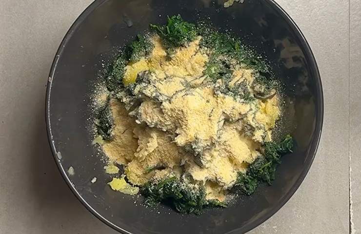 ciotola con spinaci e patate