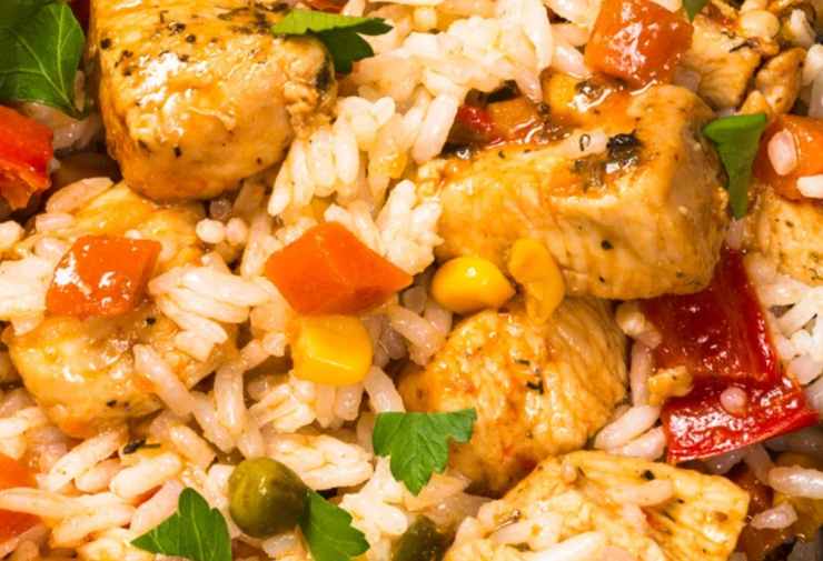 riso condito con pollo e verdure