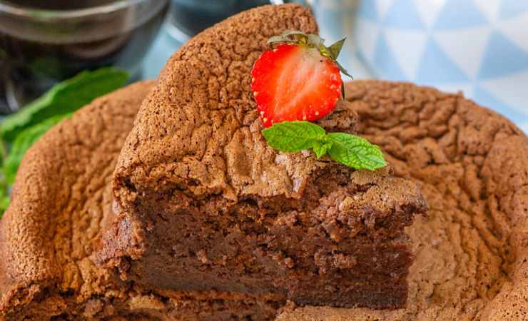 fetta di torta al cioccolato