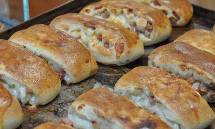 teglia con panini napoletani