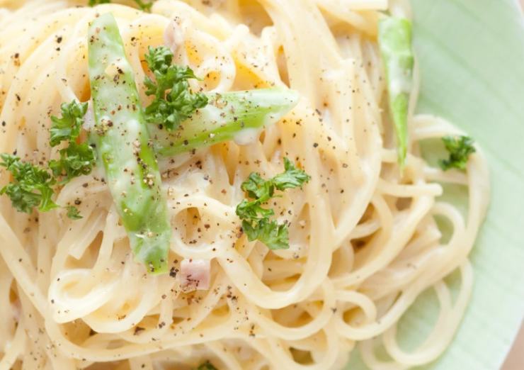 spaghetti cremosi con erbe aromatiche