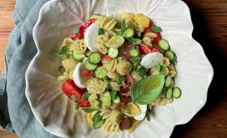 pasta fredda mista con avocado e pomodorini
