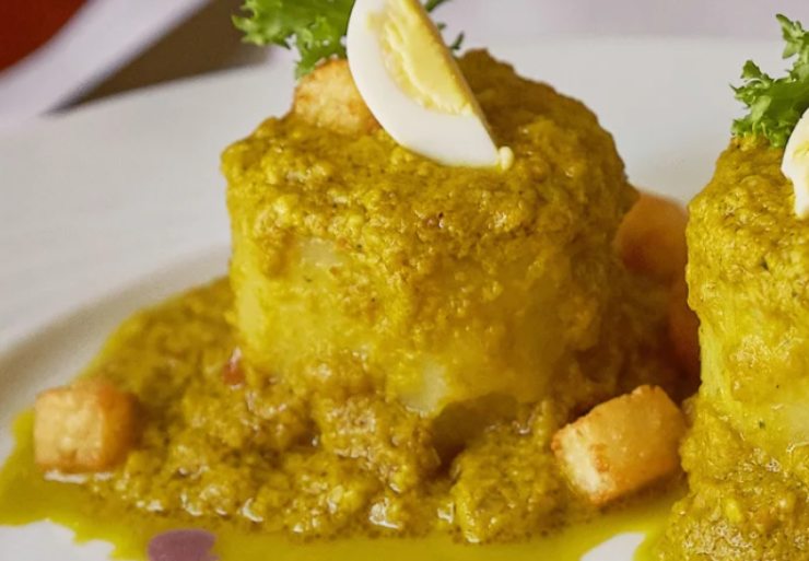 patata ricoperta di pesto di cipolle