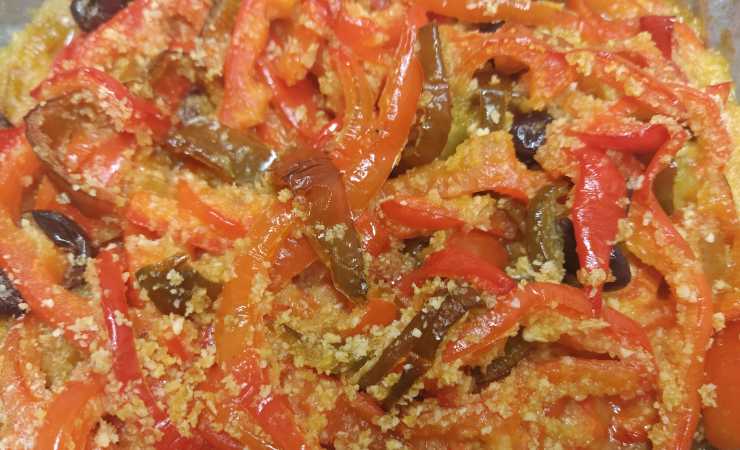 peperoni con mollica di pane