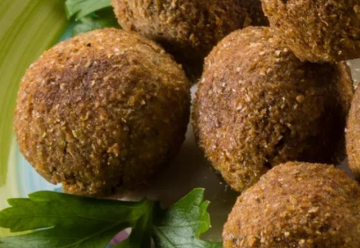 primo piano di polpette fritte