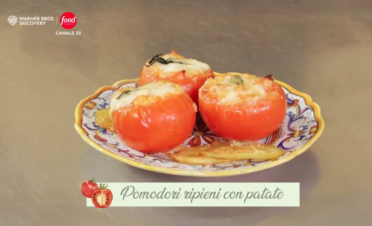 pomodori ripieni di riso con patate al forno