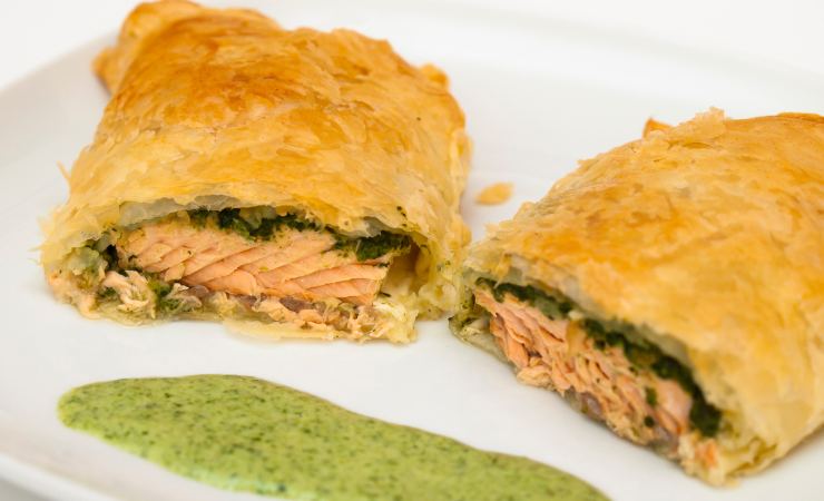 salmone in crosta con salsa