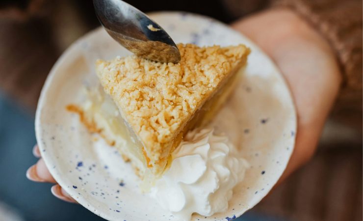 fetta di torta sbriciolata