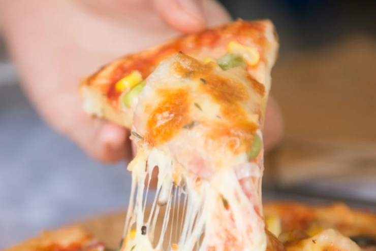 fetta di torta salata filante