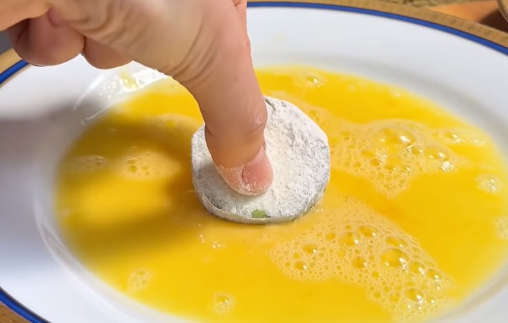 piatto con uovo sbattuto