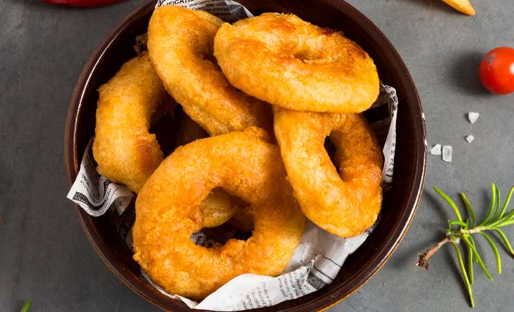 piatto di zeppole salate
