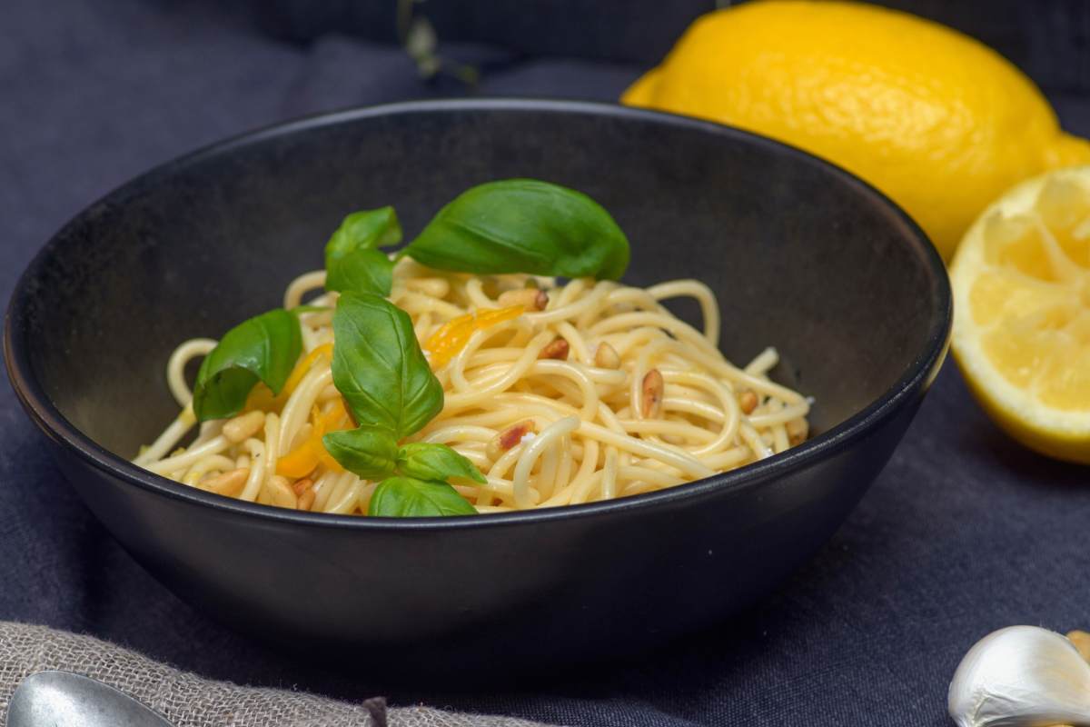 spaghetti al limone e basilico