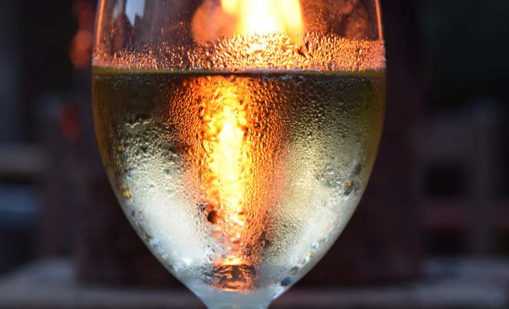 calice di vino bianco