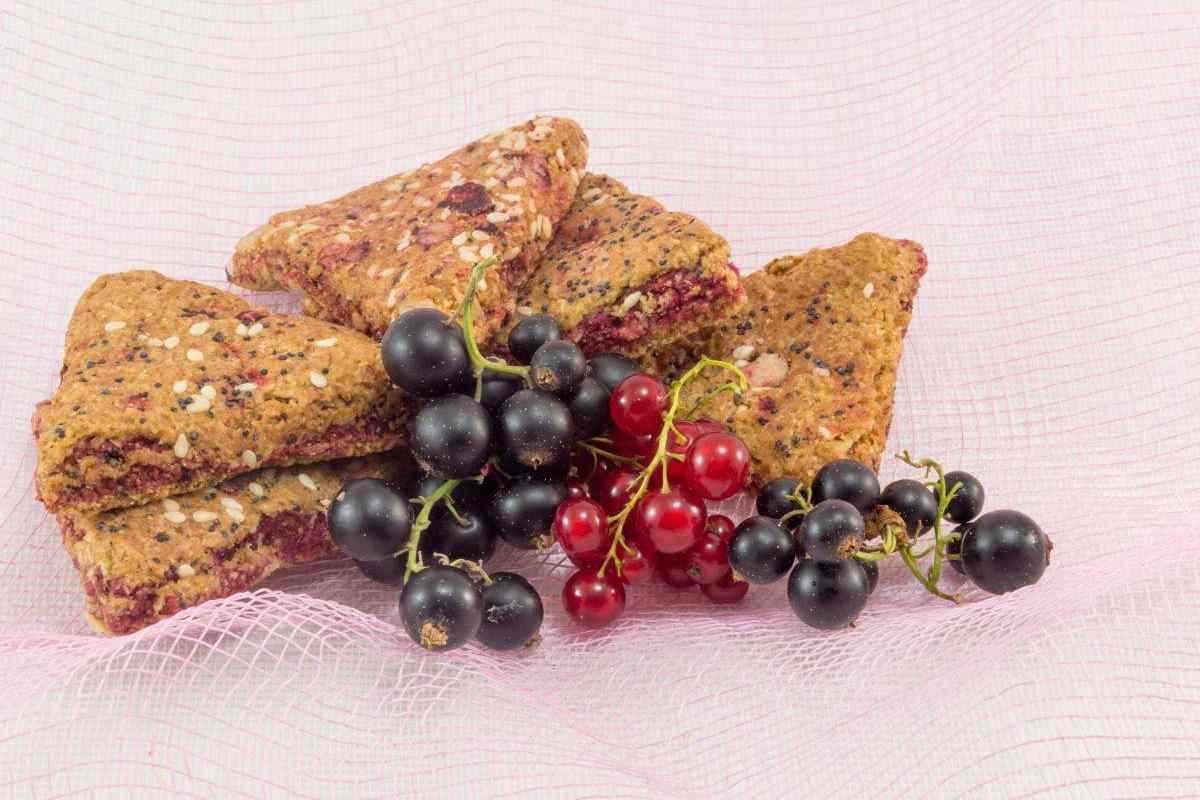 Biscotti ripieni di frutti di bosco