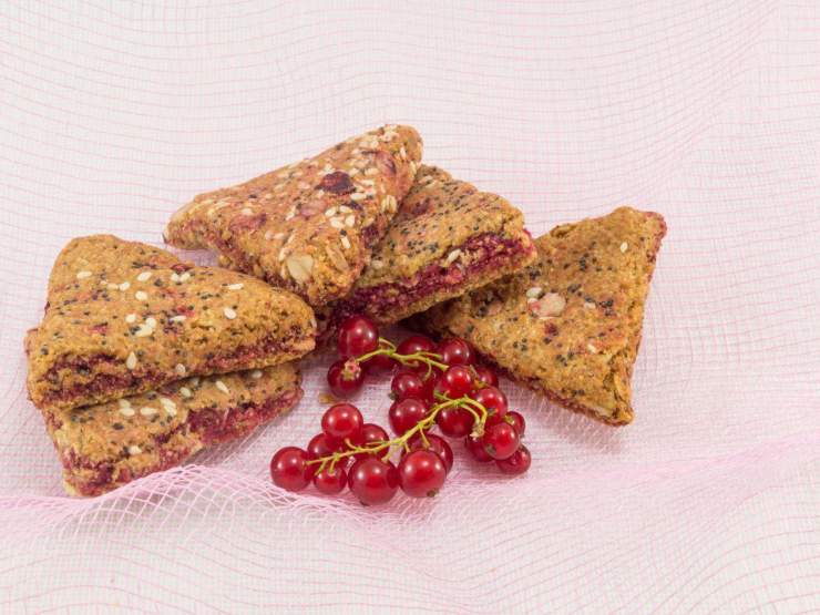 Biscotti ripieni di confettura 