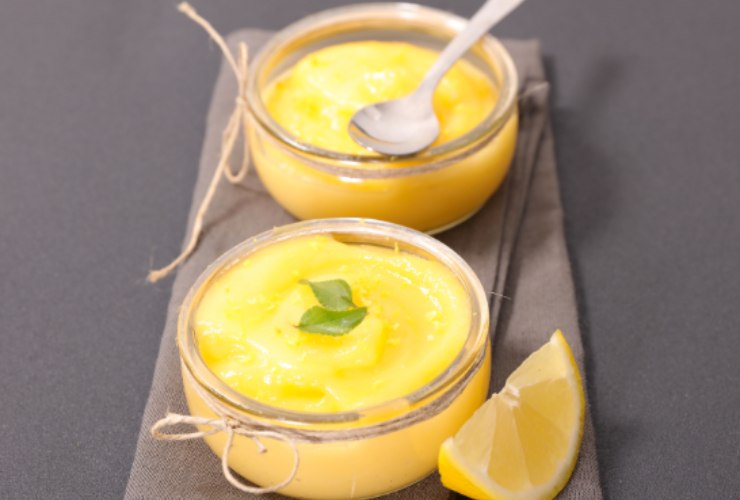 Budini al limone con foglioline di menta