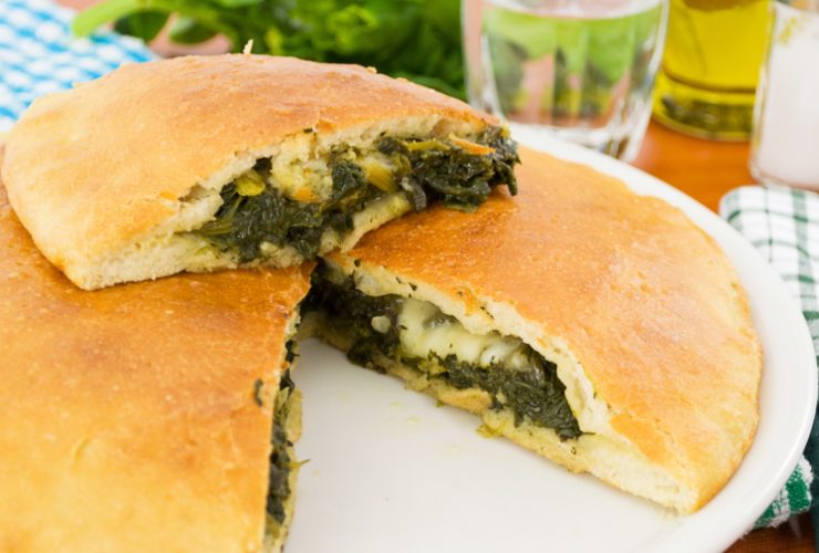 Calzone ripieno di spinaci e formaggio