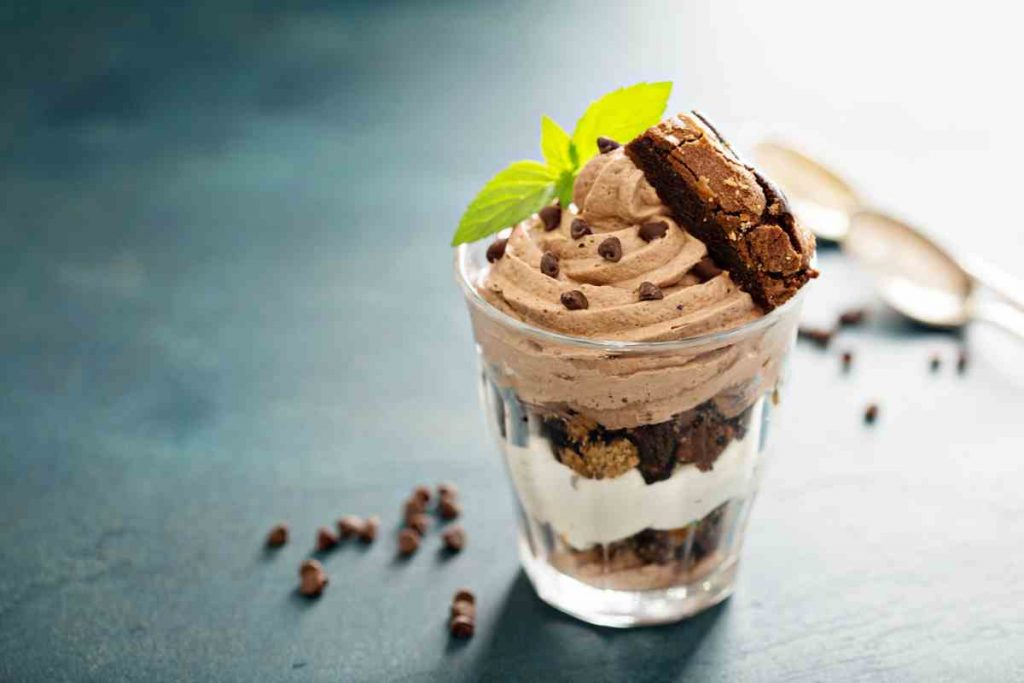 Cheesecake caffè e cioccolato nel bicchiere