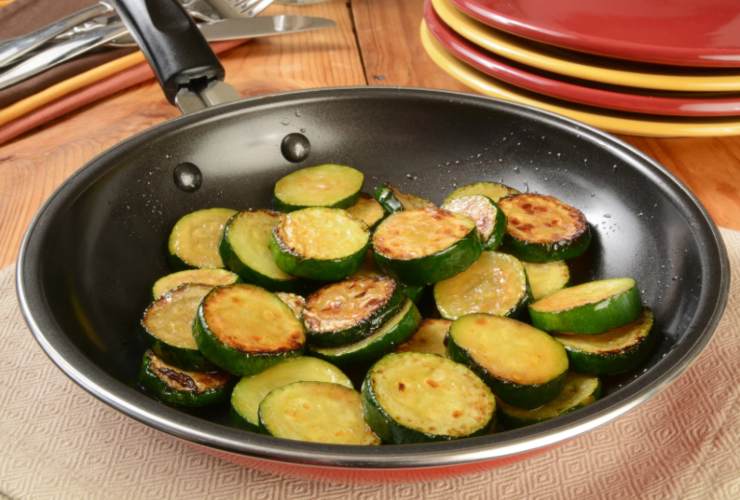 Zucchine cotte in padella