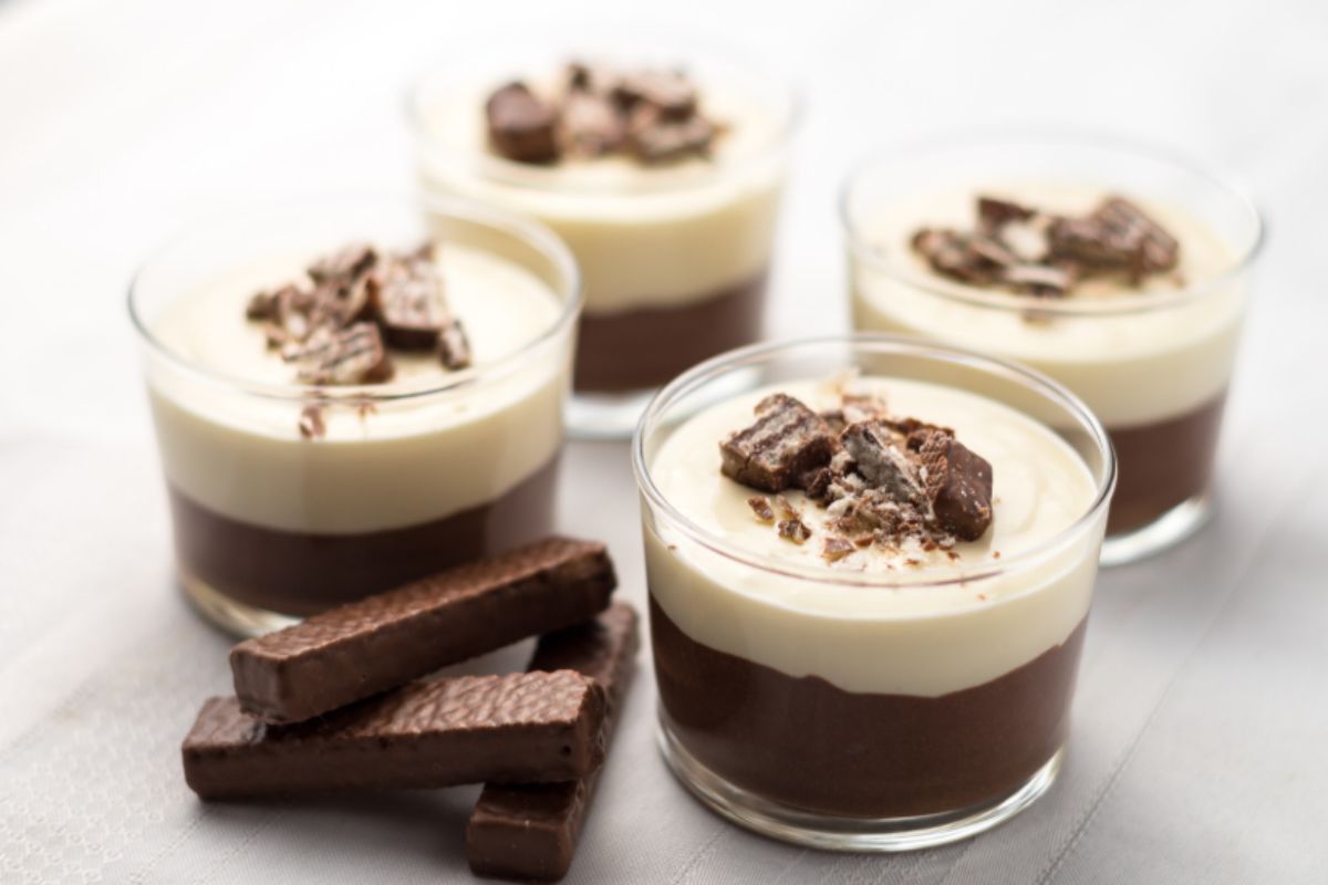 Cheesecake al bicchiere panna e cioccolato