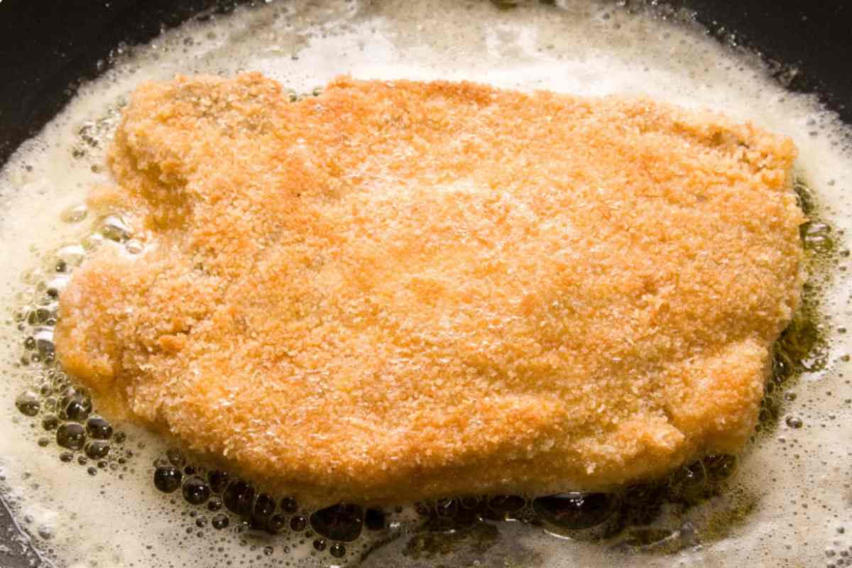 Cotoletta alla milanese in padella