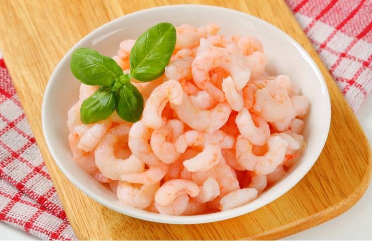 Gamberetti in una ciotola